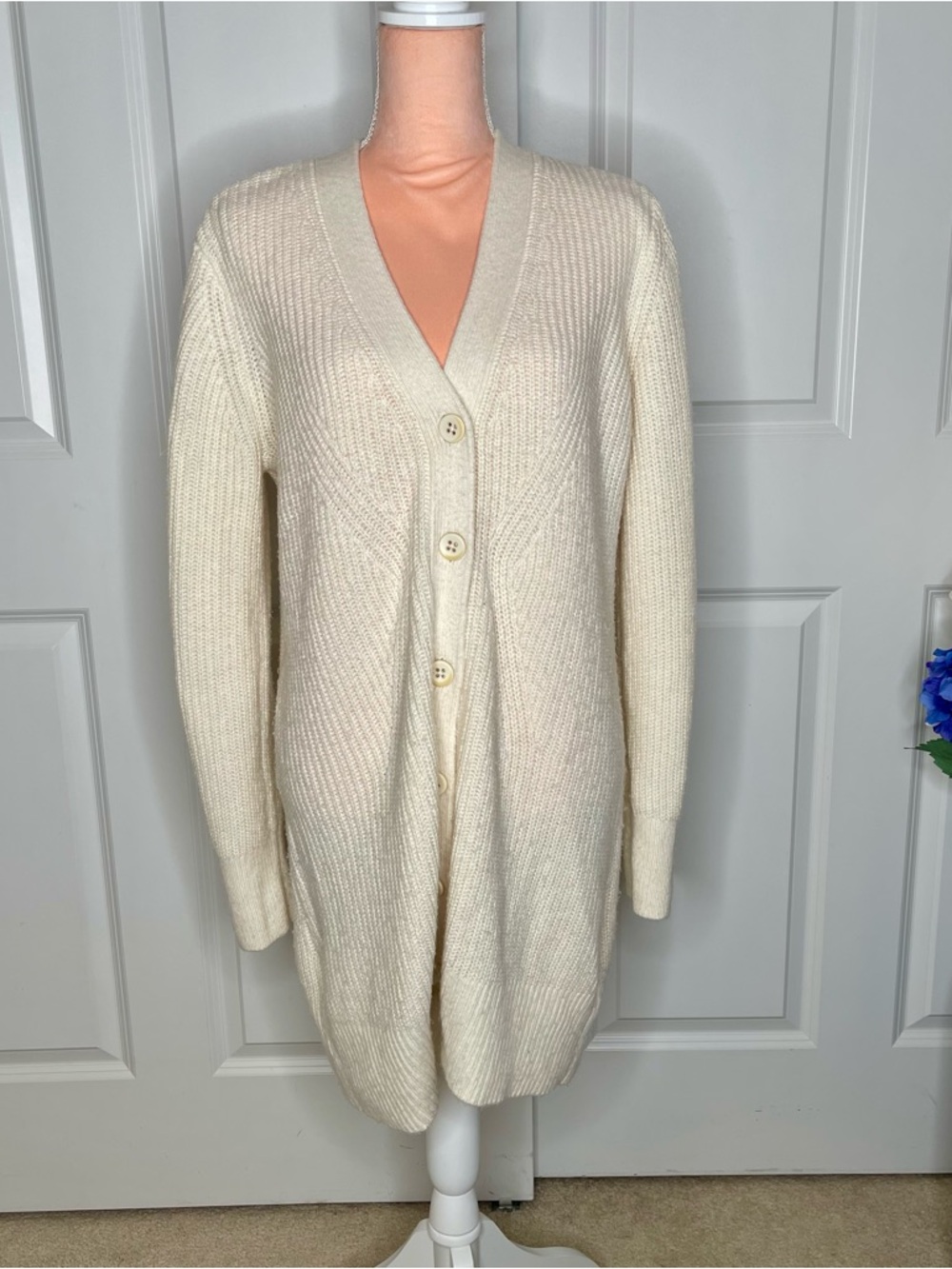 CAbi #4099 Book Club Cardigan Sweater Size Large Cream Long Line Chunky Knit B13